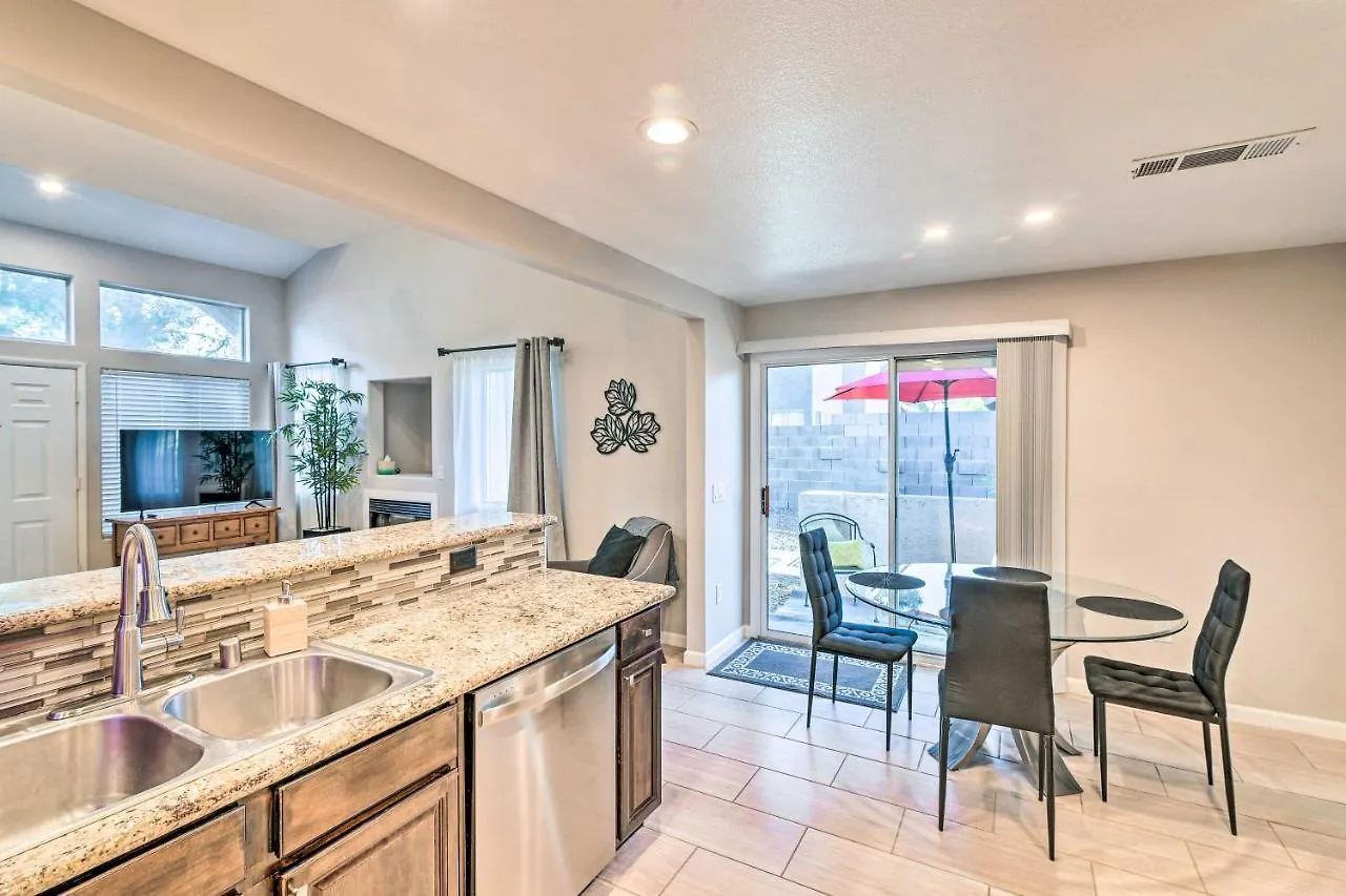 Contemporary Vegas Townhome With Community Pool 拉斯维加斯 美国