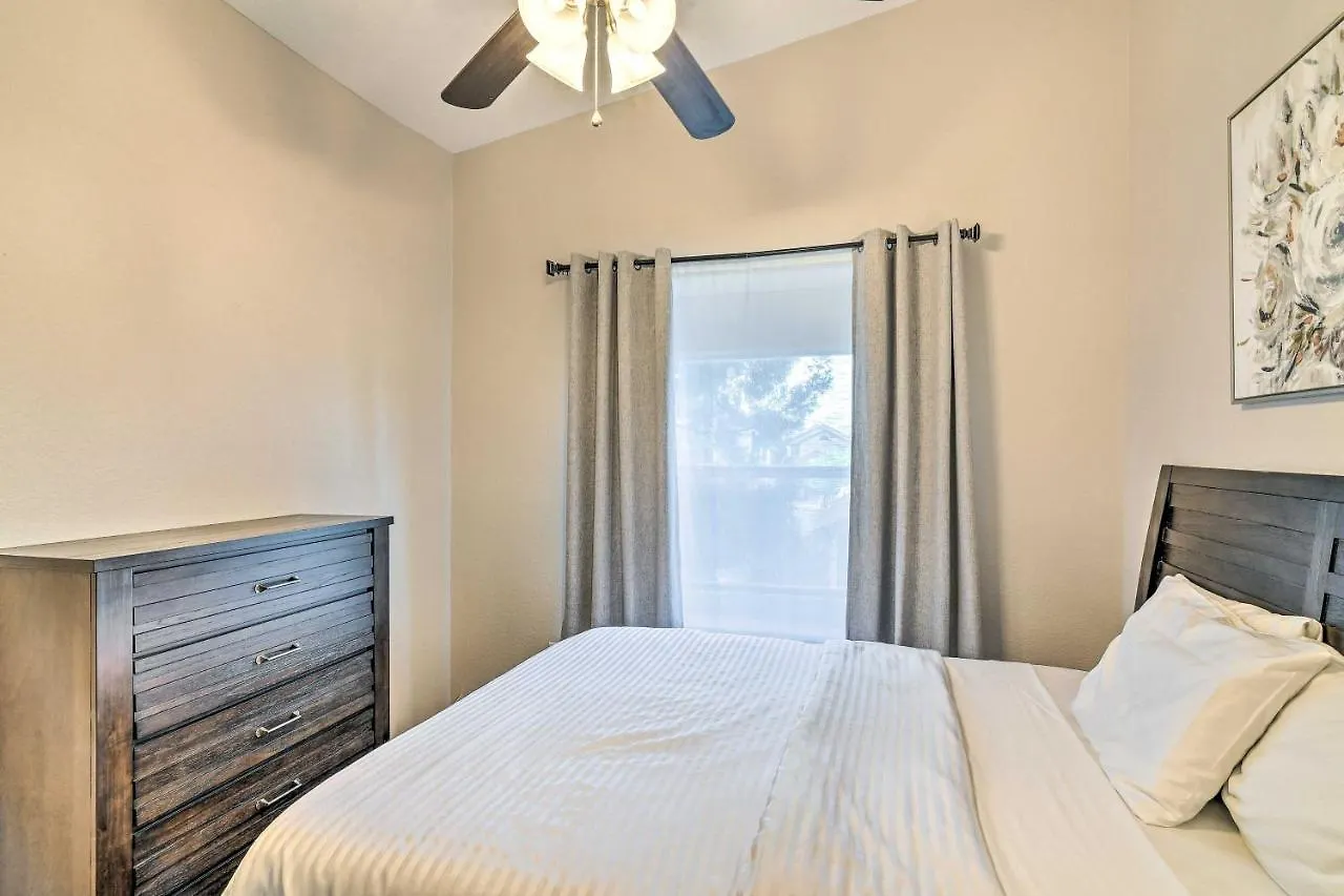 Contemporary Vegas Townhome With Community Pool 拉斯维加斯 度假居