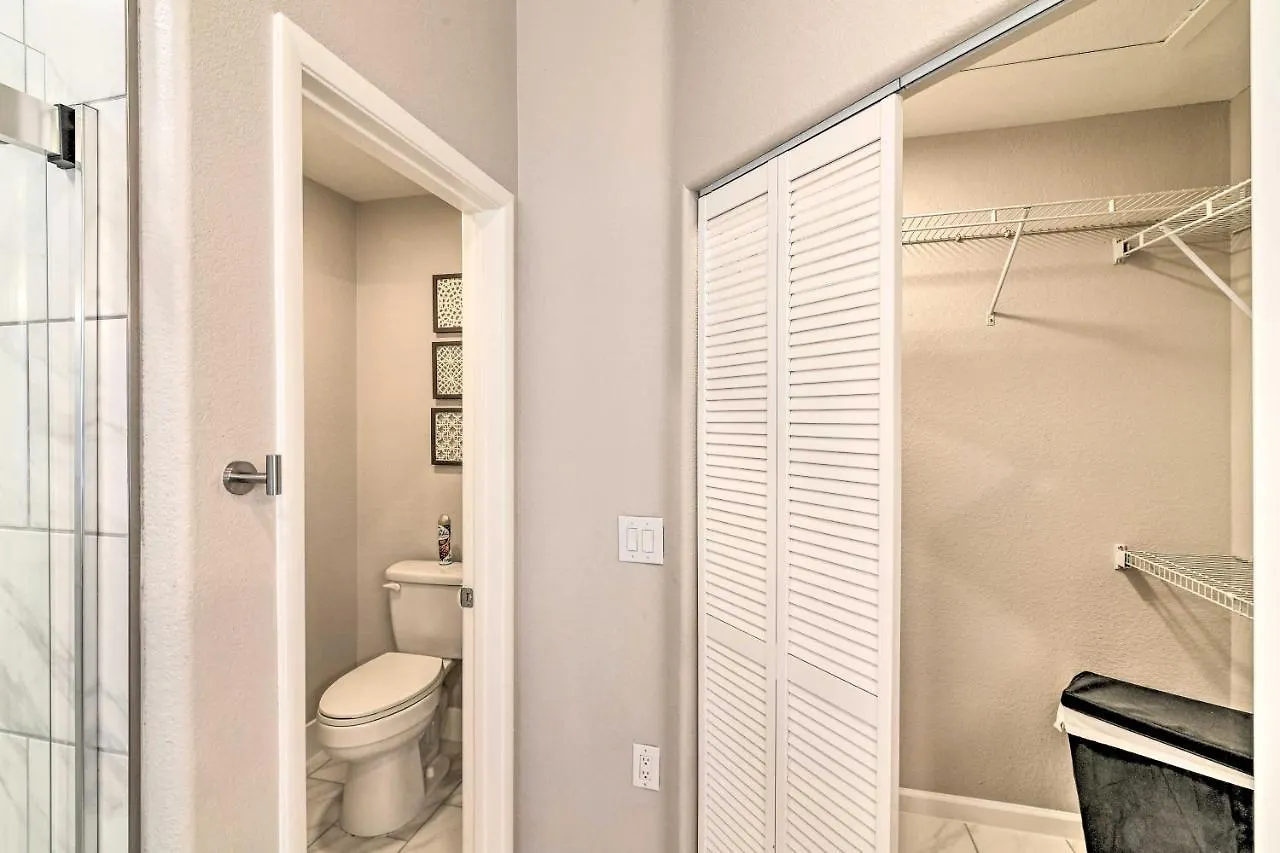 Contemporary Vegas Townhome With Community Pool 拉斯维加斯