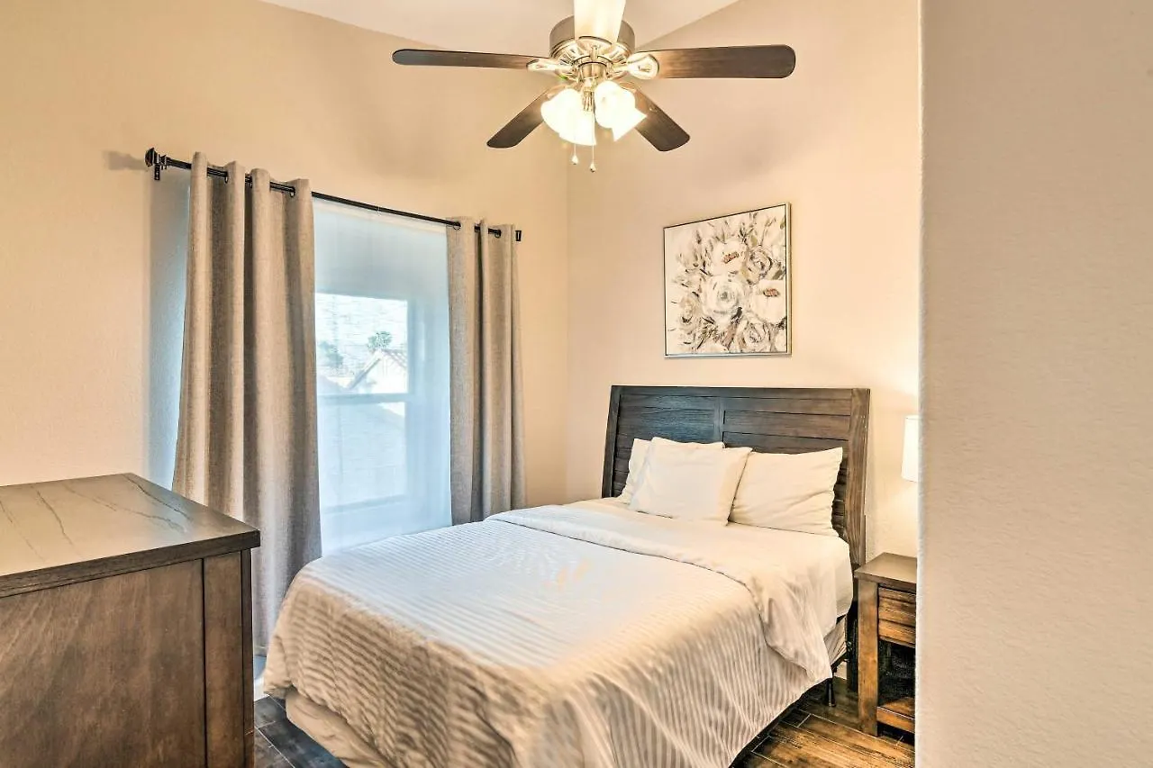 Contemporary Vegas Townhome With Community Pool 拉斯维加斯 美国