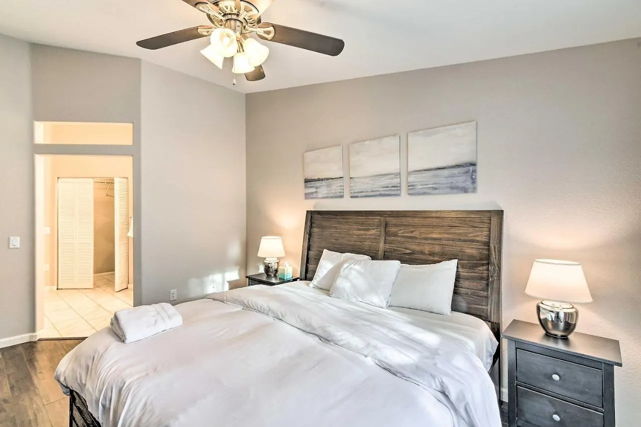 Contemporary Vegas Townhome With Community Pool 拉斯维加斯 0*,  美国