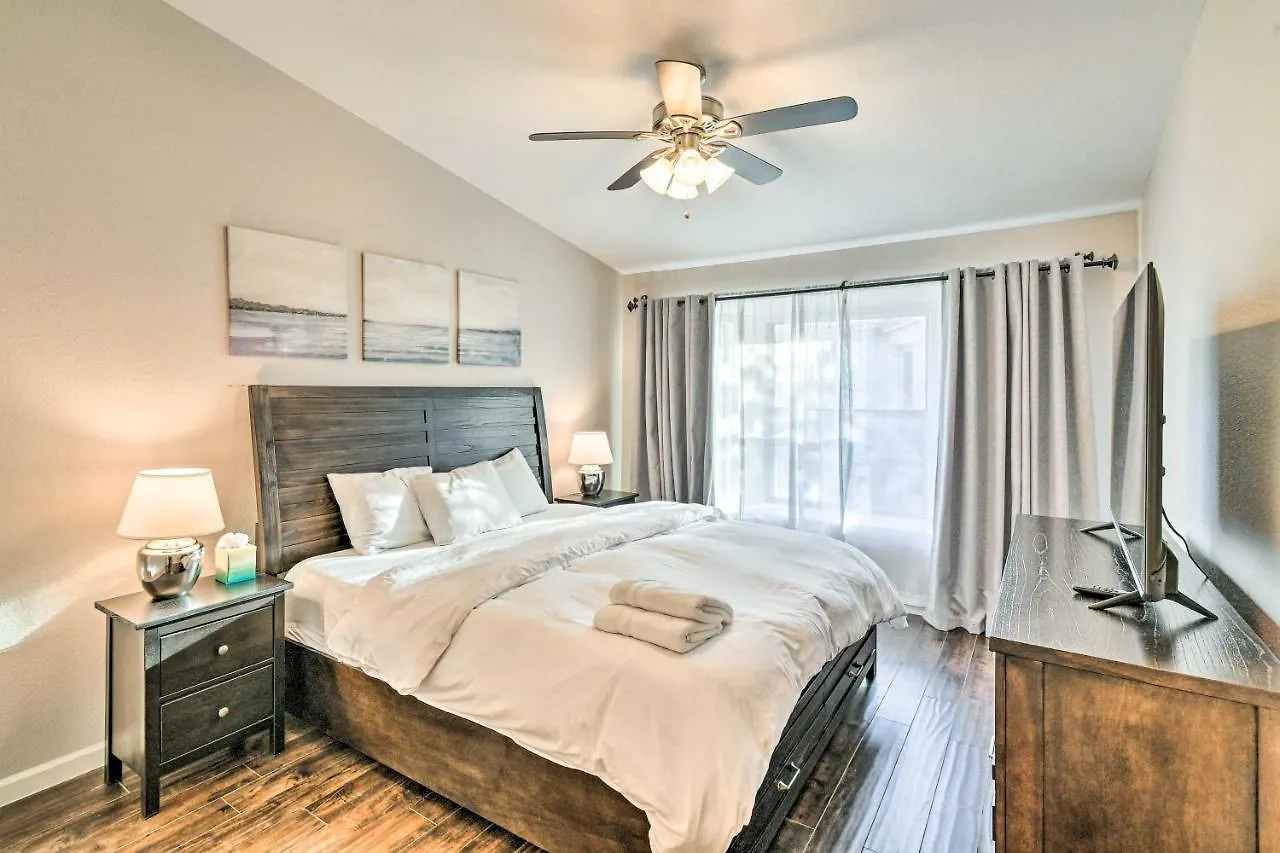 Сasa de vacaciones Contemporary Vegas Townhome With Community Pool Las Vegas