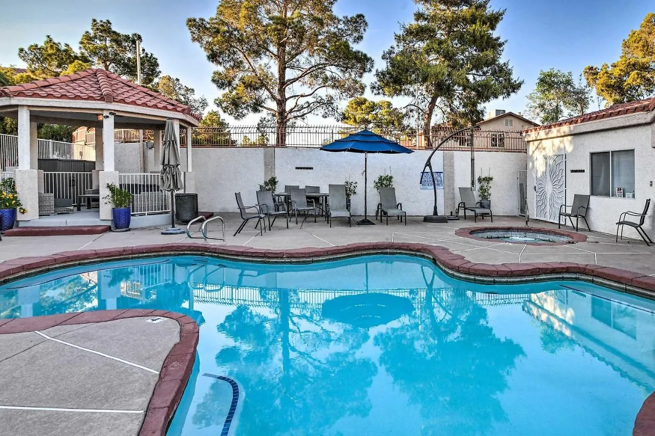 Contemporary Vegas Townhome With Community Pool Las Vegas 0*,