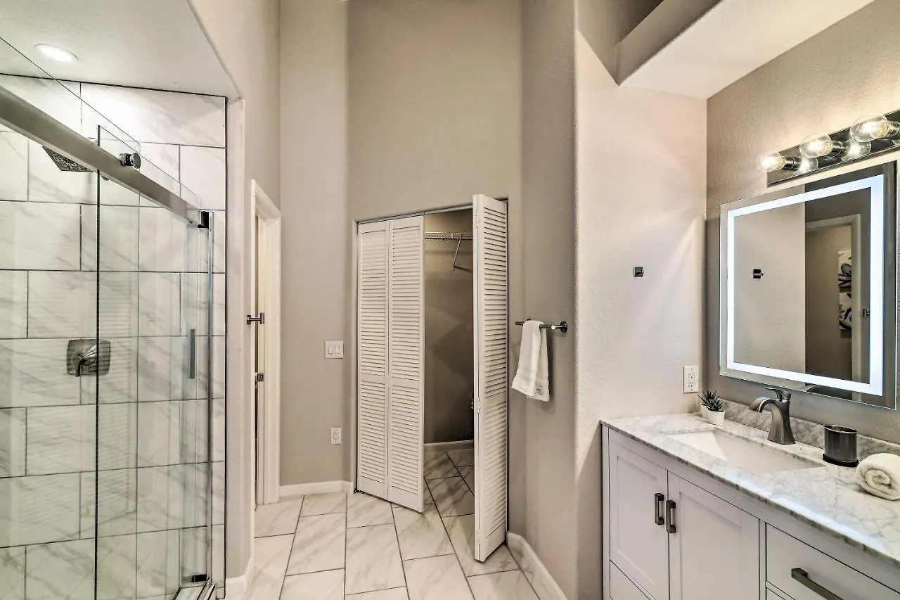 Contemporary Vegas Townhome With Community Pool Las Vegas Сasa de vacaciones